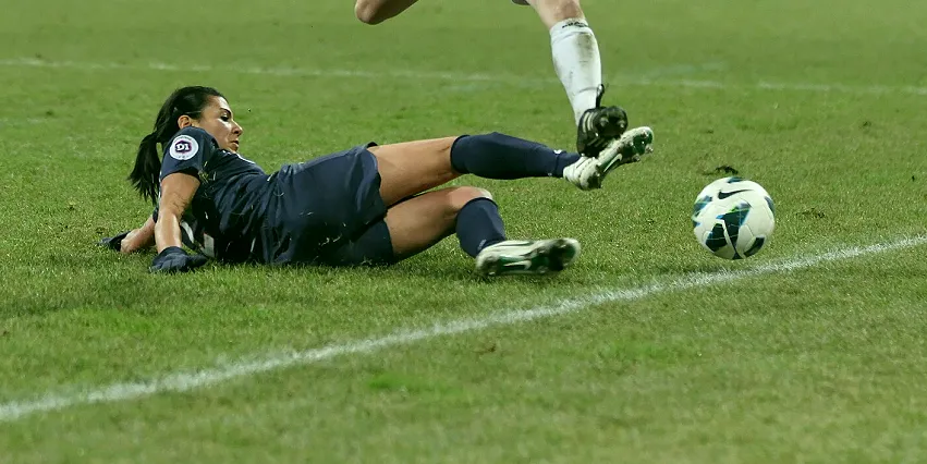 一份少年合同里真正重要的三行·数据侧写